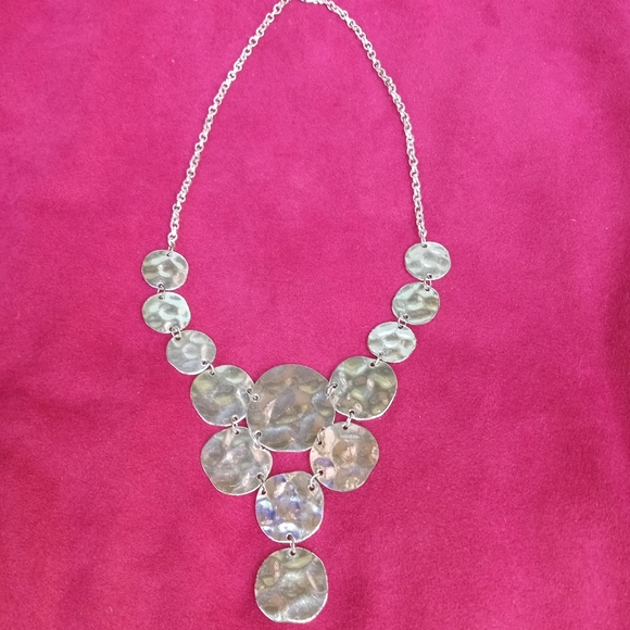 🎈3 for $10🎈Silvertone Hammered Discs Necklace - Picture 1 of 6